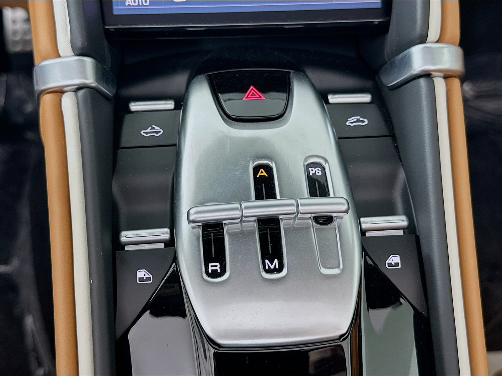 Used 2024 Ferrari Roma Spider RWD image 29