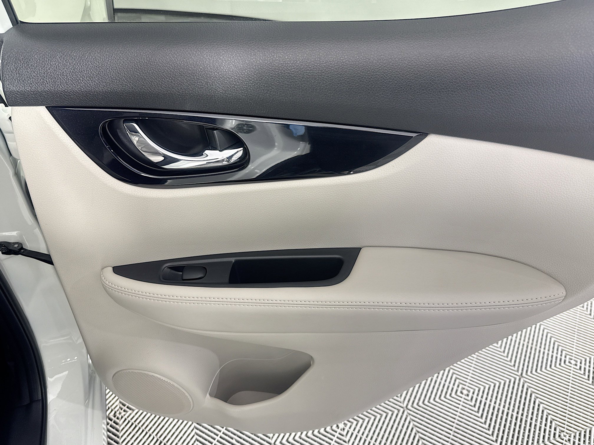 Used 2019 Nissan Rogue Sport SL w/ Premium Package image 27