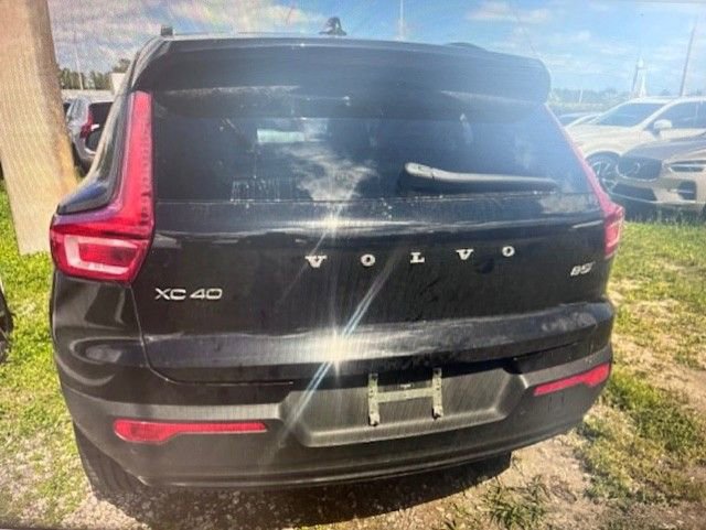 Used 2023 Volvo XC40 B5 Plus w/ Climate Package AWD/4WD image 2