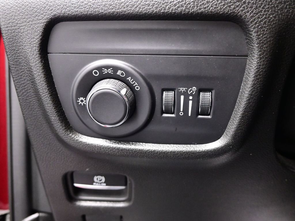 Used 2024 Jeep Grand Cherokee Altitude image 11