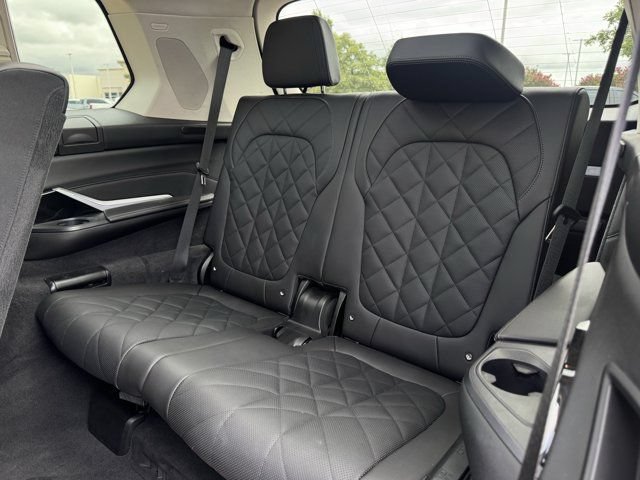 Used 2025 BMW X7 xDrive40i w/ Premium Package AWD/4WD image 32