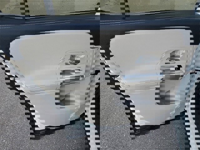 Used 2021 Mercedes-Benz GLB 250 4MATIC image 10