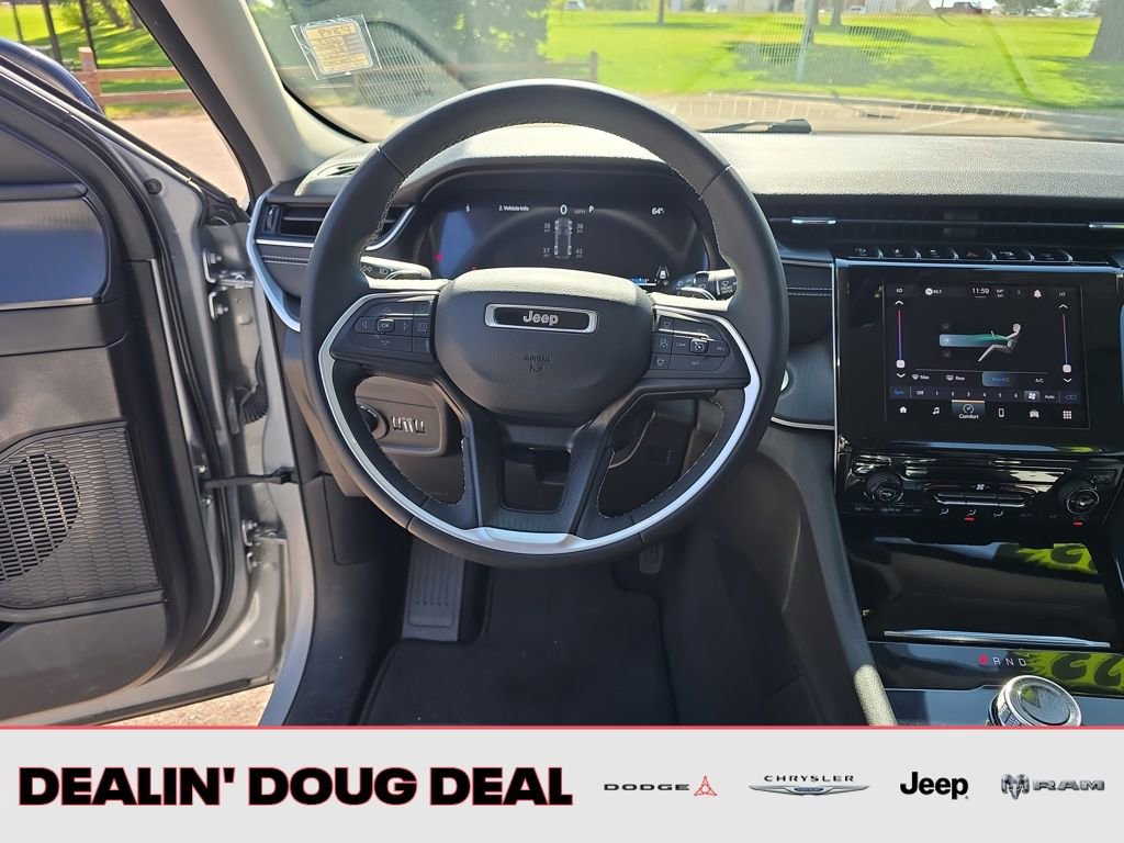 Used 2023 Jeep Grand Cherokee Laredo image 14