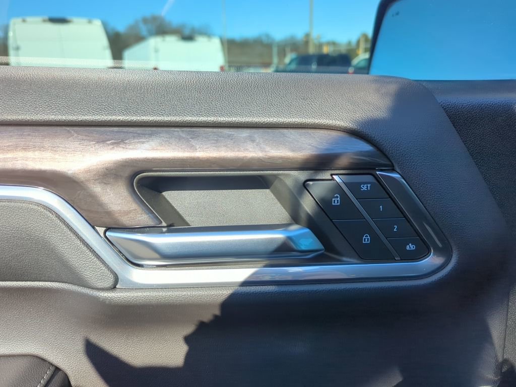 Used 2023 Chevrolet Silverado 1500 LTZ image 32