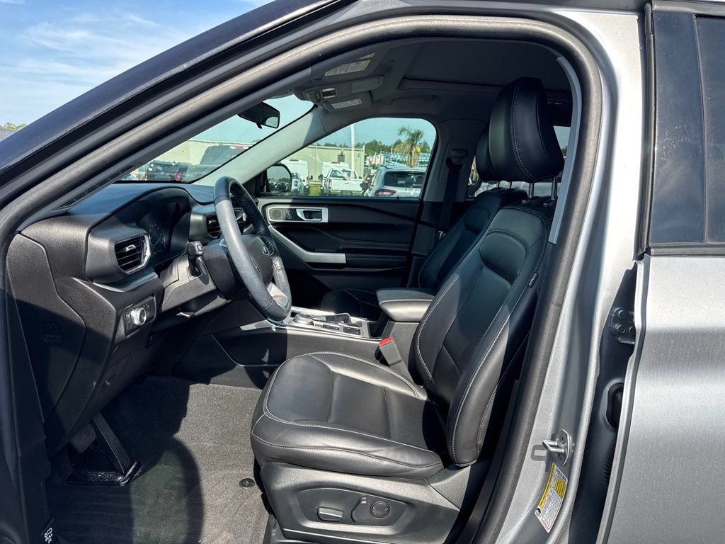 Used 2022 Ford Explorer XLT w/ Equipment Group 202A RWD image 10