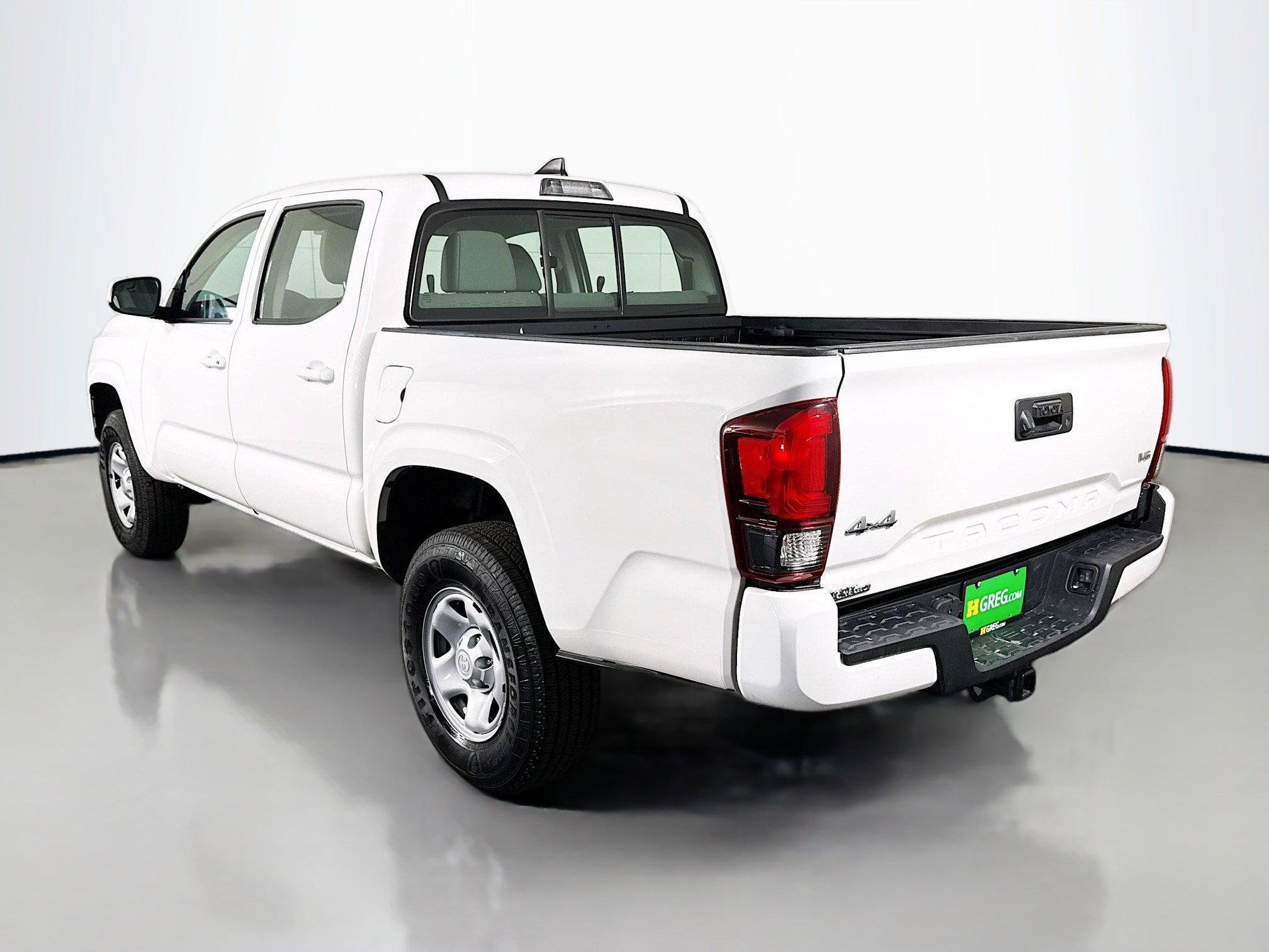 Used 2018 Toyota Tacoma SR image 7