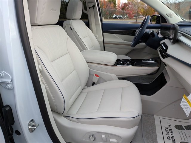 New 2026 Buick Enclave Avenir image 36