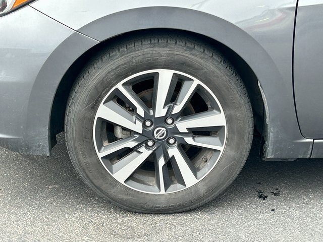 Used 2021 Nissan Versa SV image 12