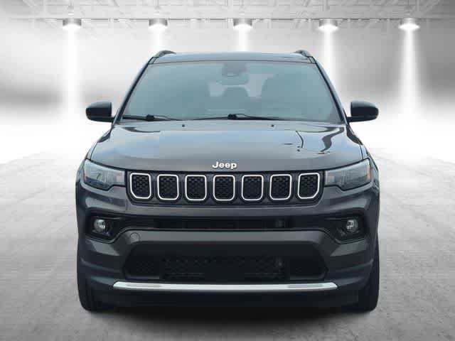 Used 2023 Jeep Compass Limited w/ Elite Group AWD/4WD image 3