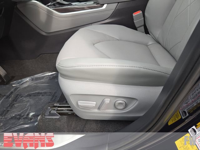 New 2026 Toyota Highlander Platinum image 25