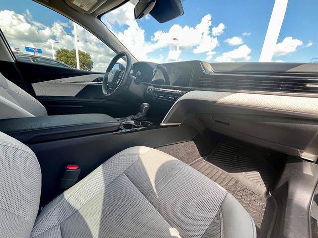 Used 2025 Toyota Camry XLE FWD image 14