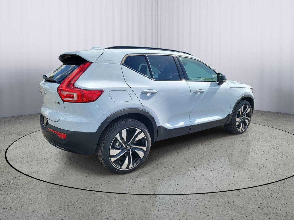 New 2026 Volvo XC40 B5 Ultra AWD/4WD image 2
