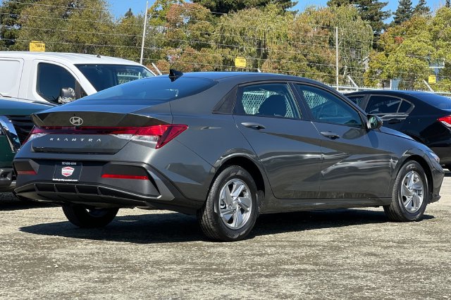 New 2026 Hyundai Elantra SE FWD image 6