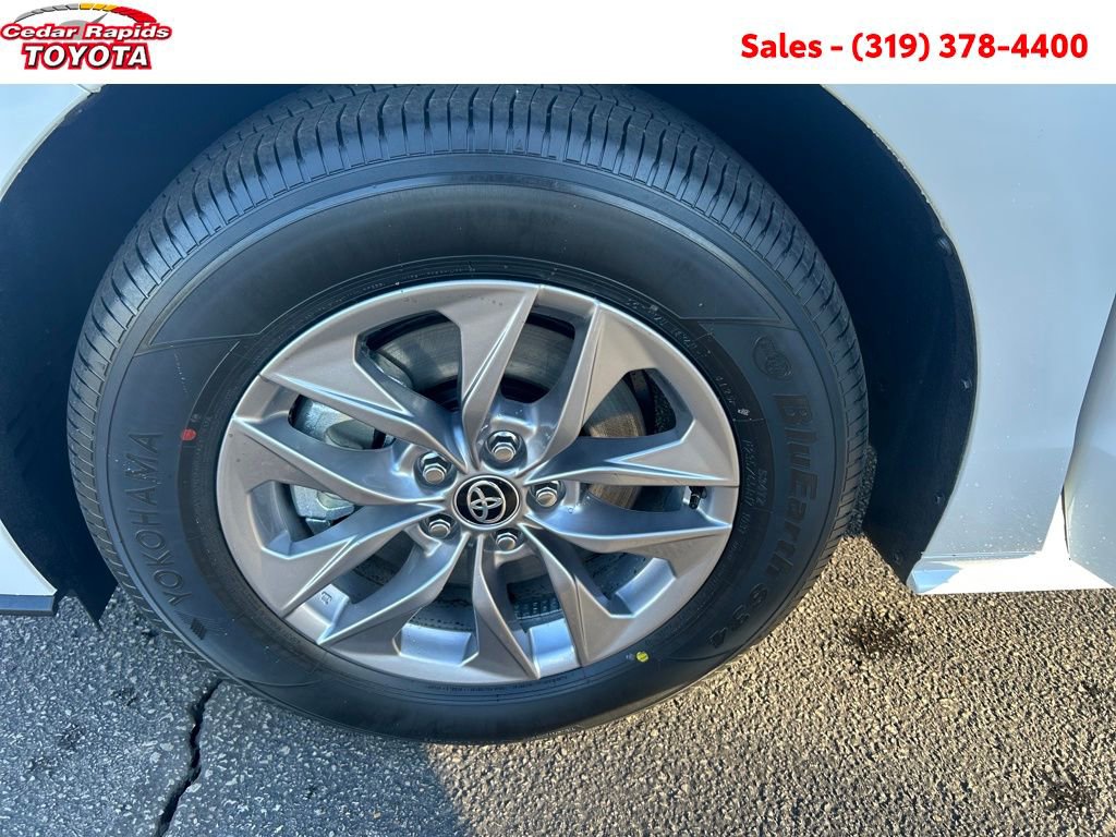 New 2026 Toyota Sienna XLE image 21