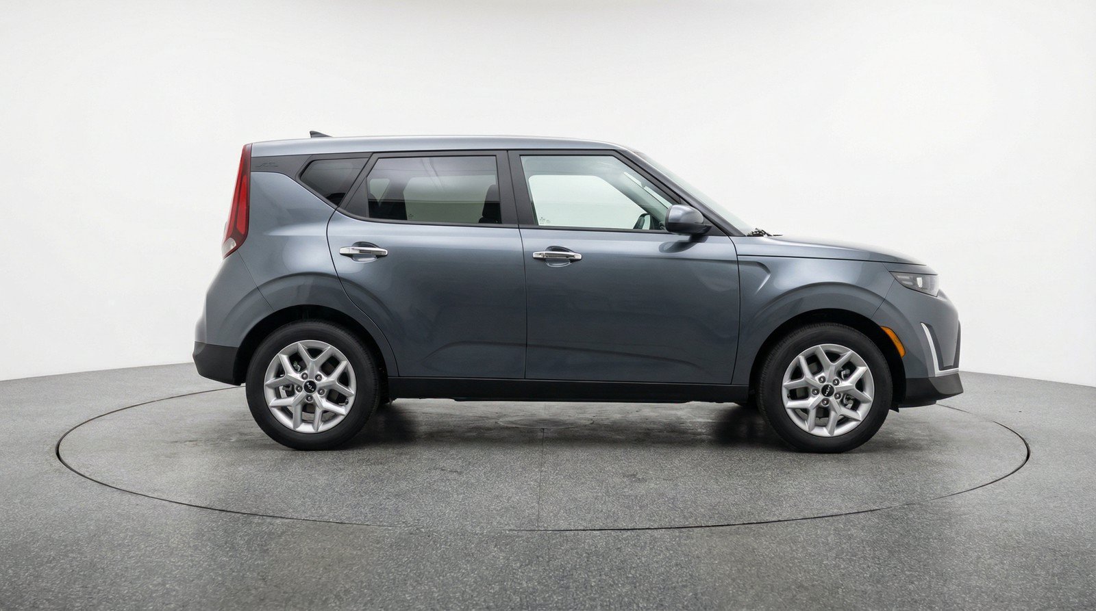 Used 2025 Kia Soul LX w/ LX Technology Package FWD image 11
