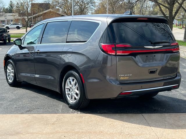 Used 2023 Chrysler Pacifica Touring-L FWD image 10