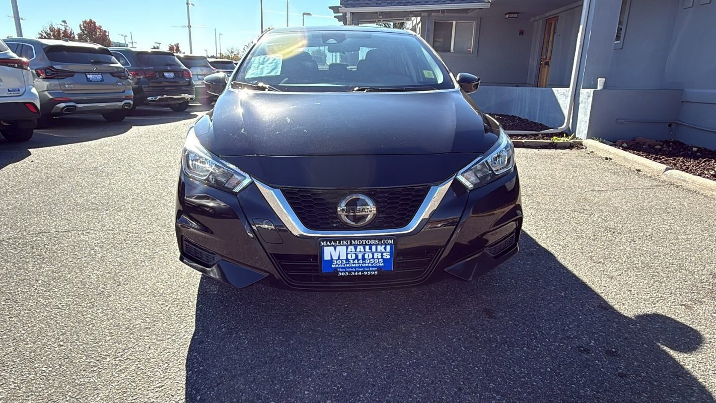 Used 2020 Nissan Versa SV image 2