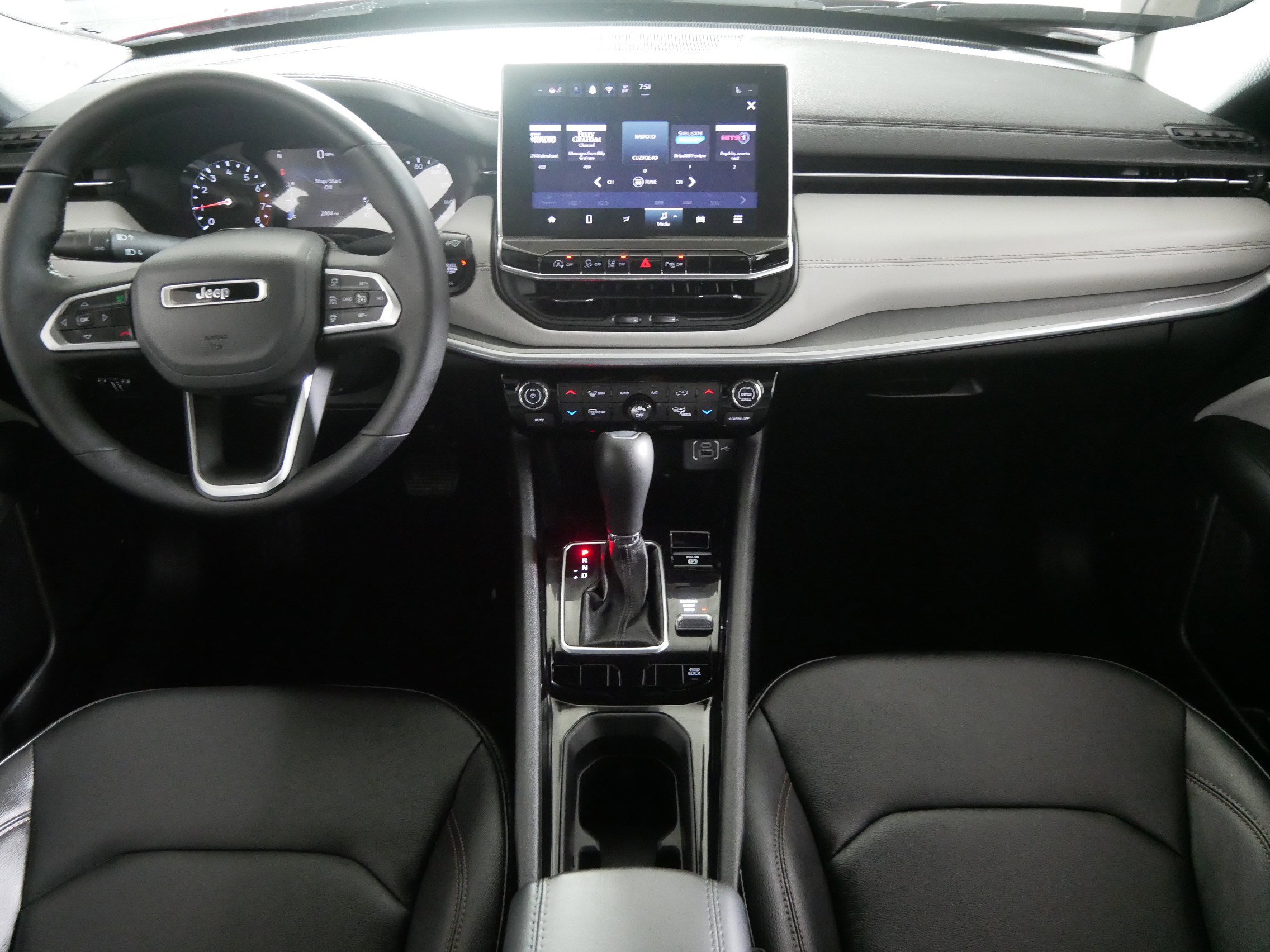 Used 2024 Jeep Compass Limited image 10