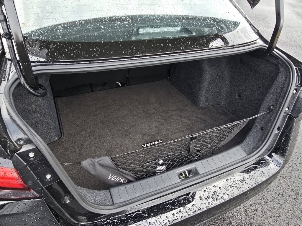 Used 2025 Nissan Versa SR w/ Trunk Package image 14