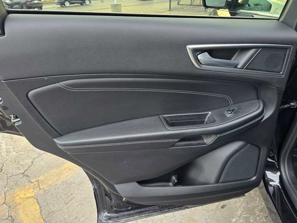 Used 2024 Ford Edge Titanium image 14