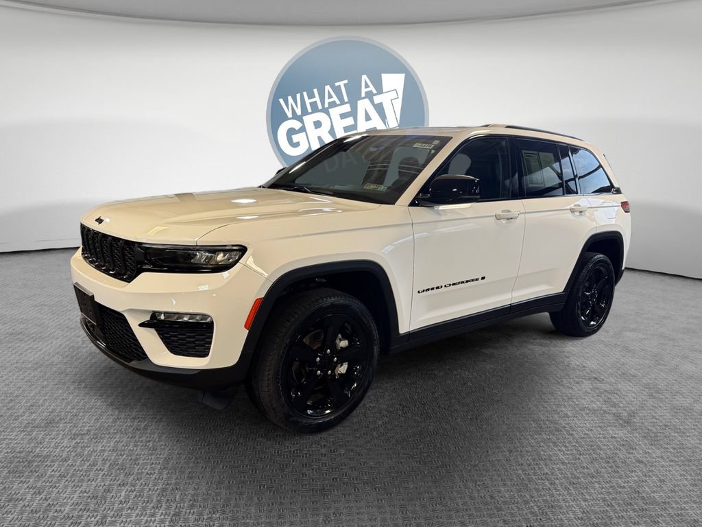 Used 2023 Jeep Grand Cherokee Limited w/ Black Appearance Package AWD/4WD image 8