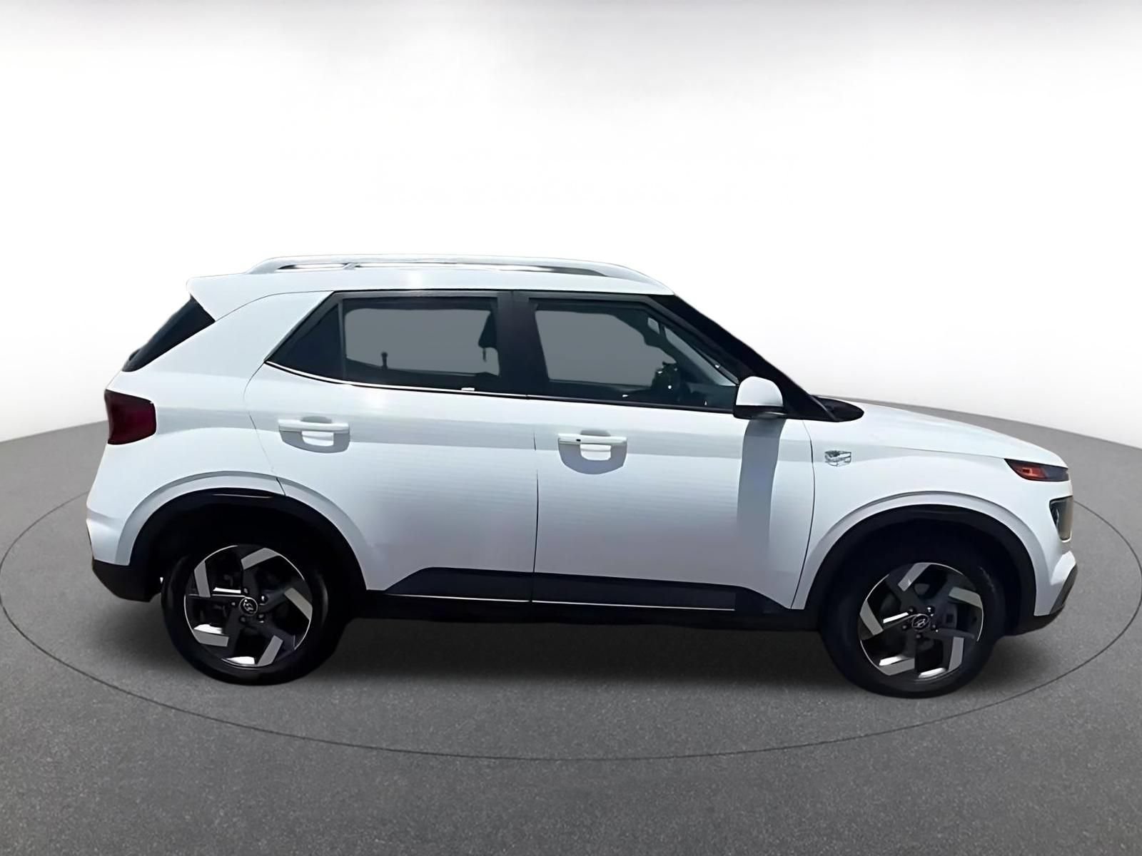 Used 2026 Hyundai Venue SEL FWD image 15