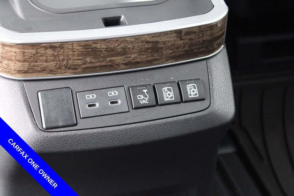 Used 2025 Toyota Sienna Platinum image 27