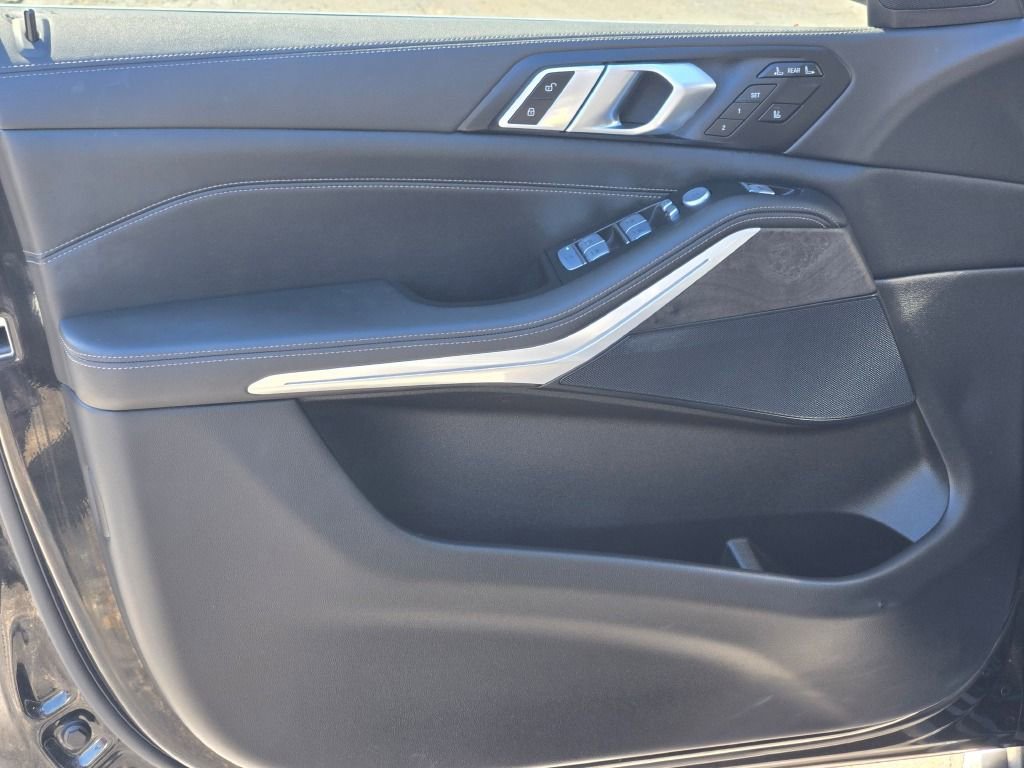 Used 2023 BMW X7 xDrive40i image 31