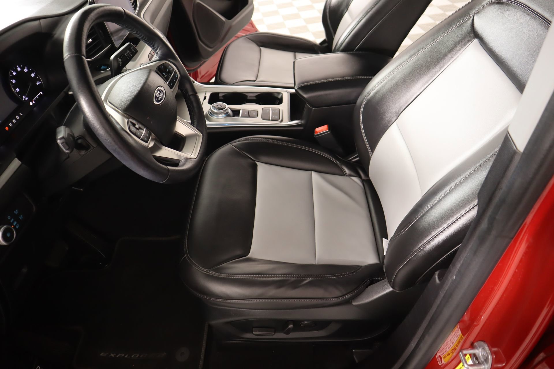 Used 2022 Ford Explorer XLT w/ Equipment Group 202A image 12