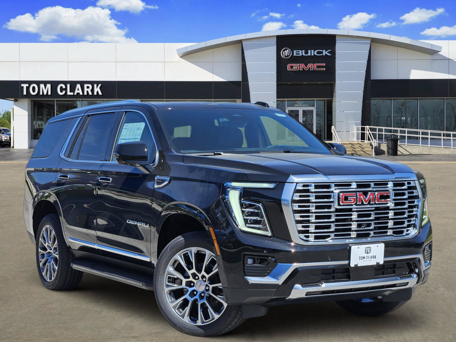 New 2026 GMC Yukon Denali w/ Advanced Technology Package AWD/4WD image 1