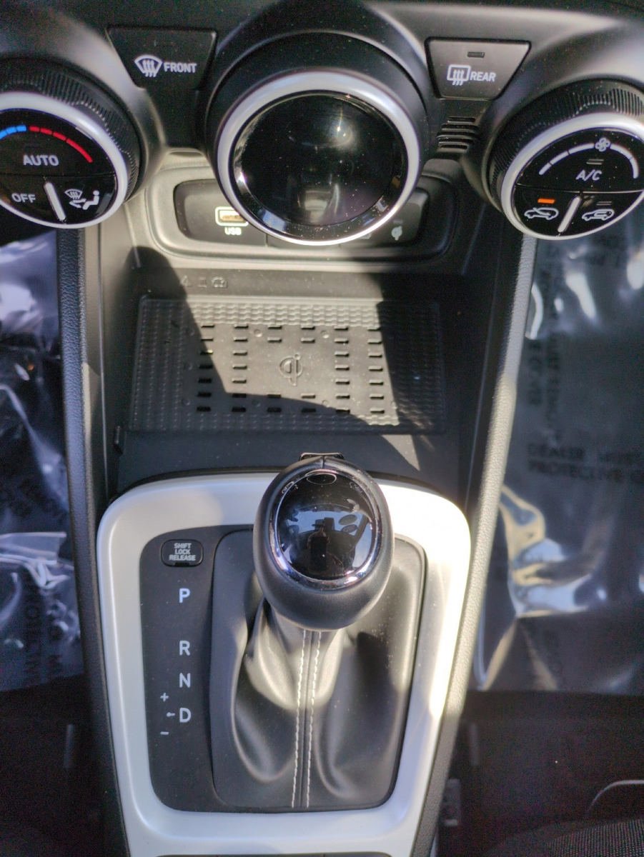 Used 2023 Hyundai Venue Limited w/ Cargo Package FWD image 29