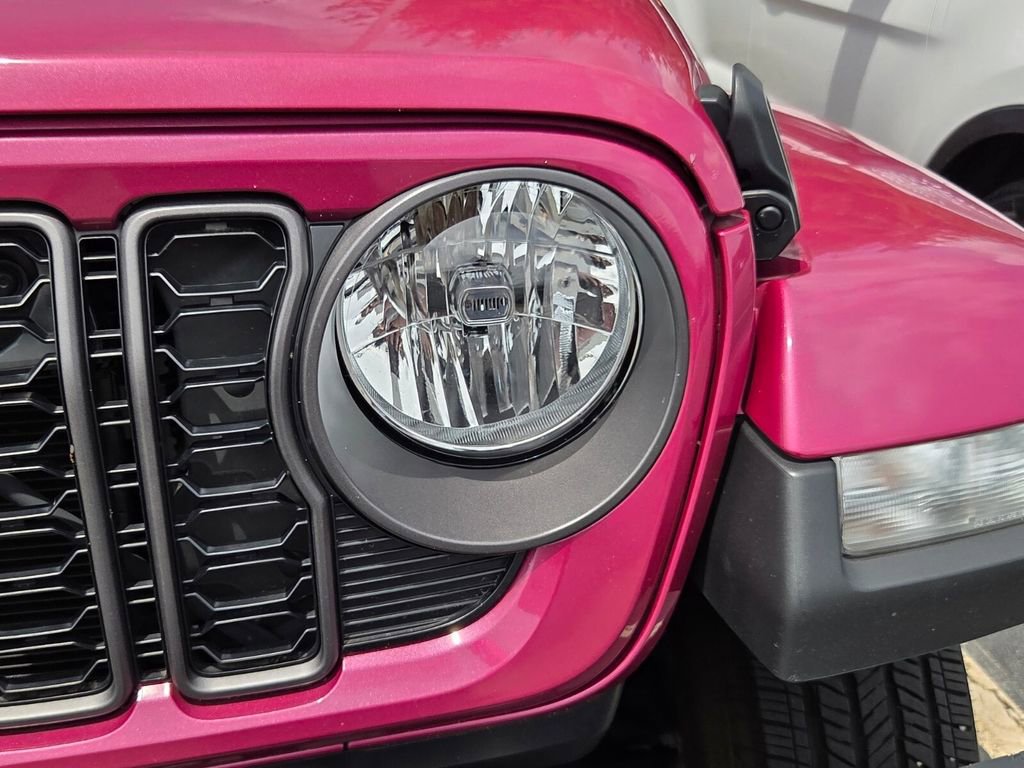 Used 2024 Jeep Gladiator Sport AWD/4WD image 4
