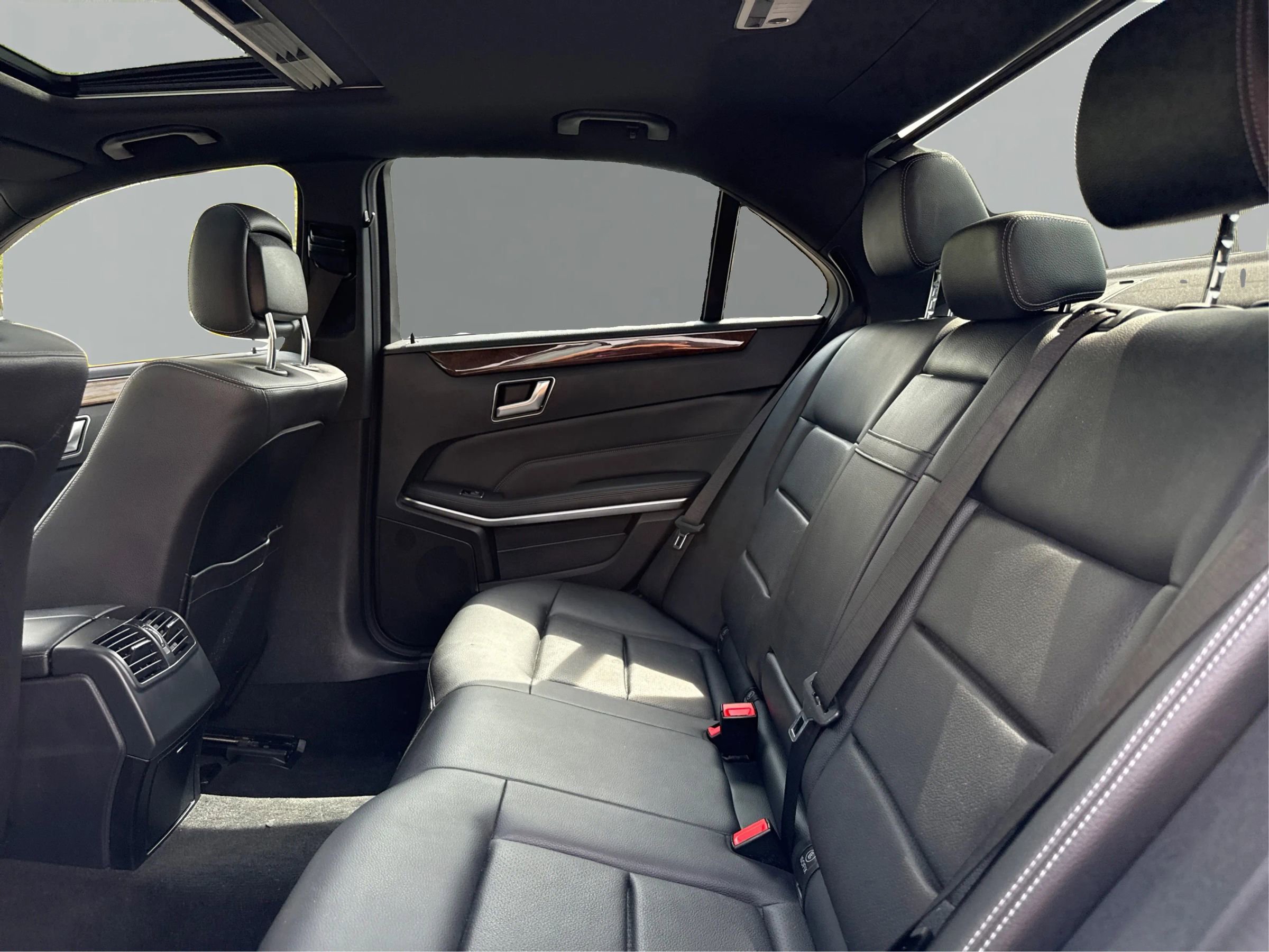 Used 2014 Mercedes-Benz E 350 4MATIC Sedan image 10