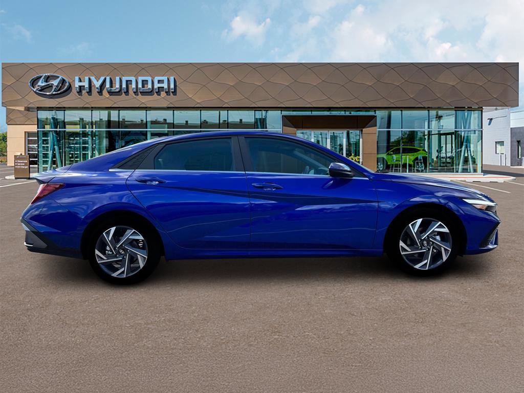 New 2025 Hyundai Elantra SEL image 9