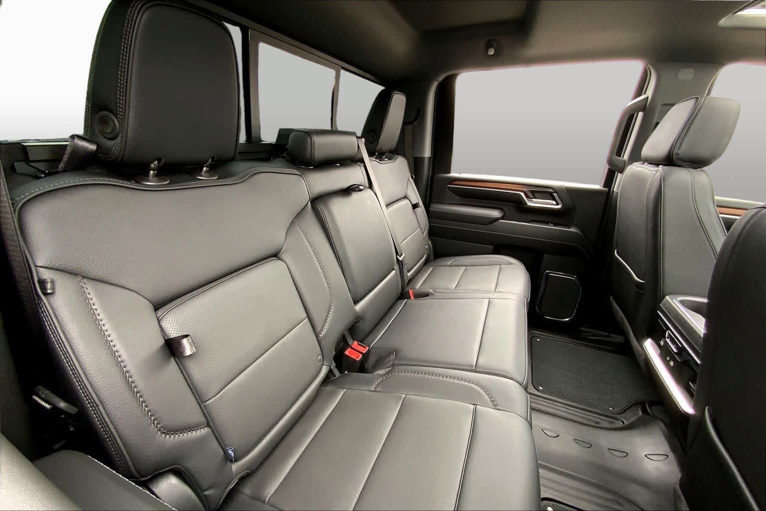 Used 2024 GMC Sierra 2500 Denali w/ Denali Reserve Package AWD/4WD image 17
