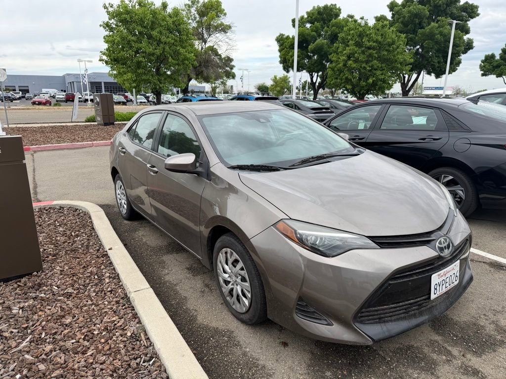 Used 2019 Toyota Corolla LE image 3