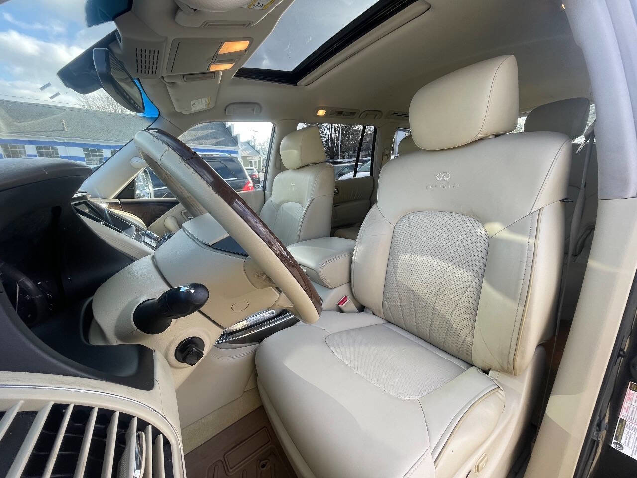 Used 2011 INFINITI QX56 Base 4x4 4dr SUV w/ Deluxe Touring Pkg image 12