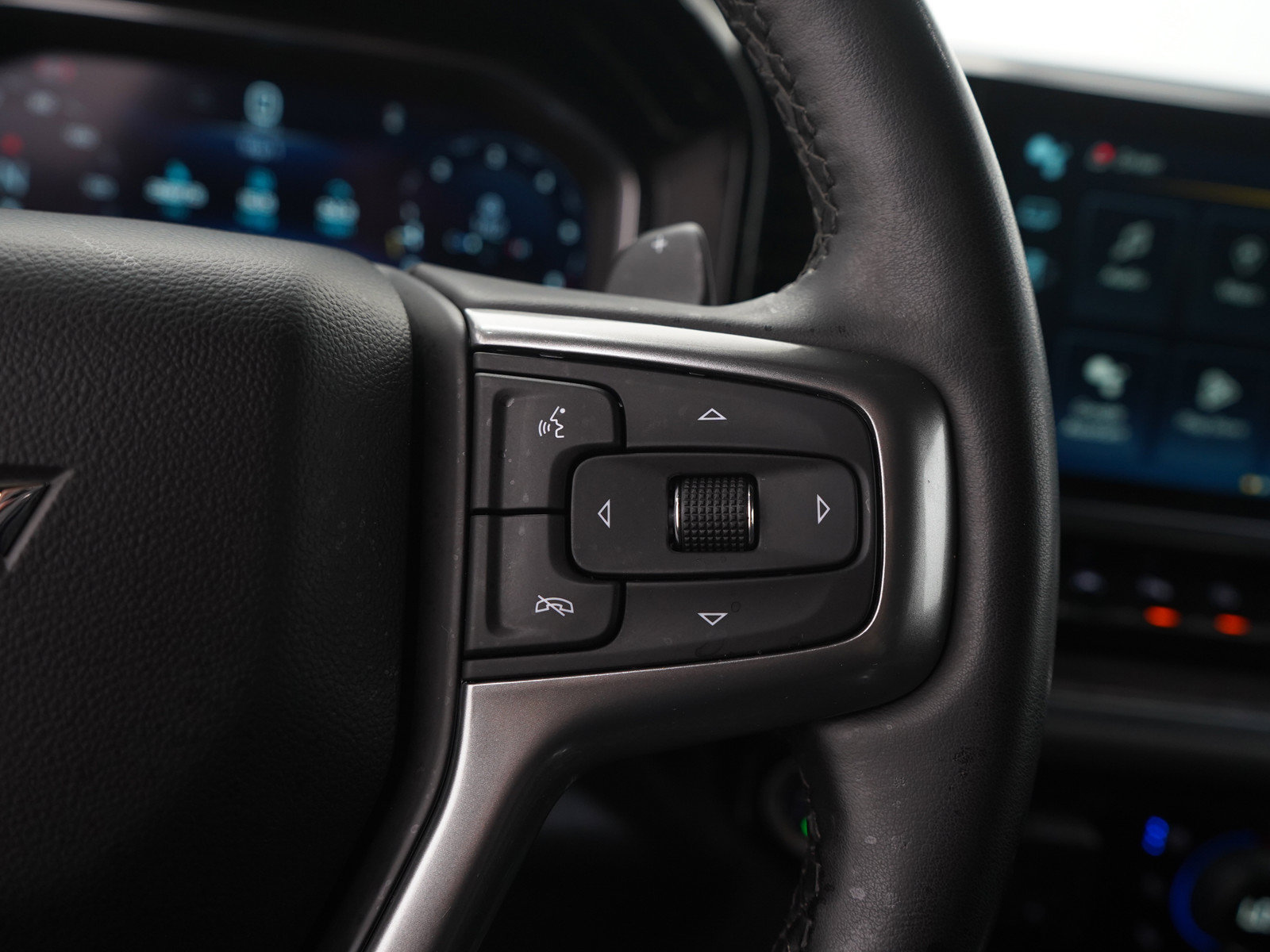 Used 2024 Chevrolet Silverado 1500 LTZ AWD/4WD image 30