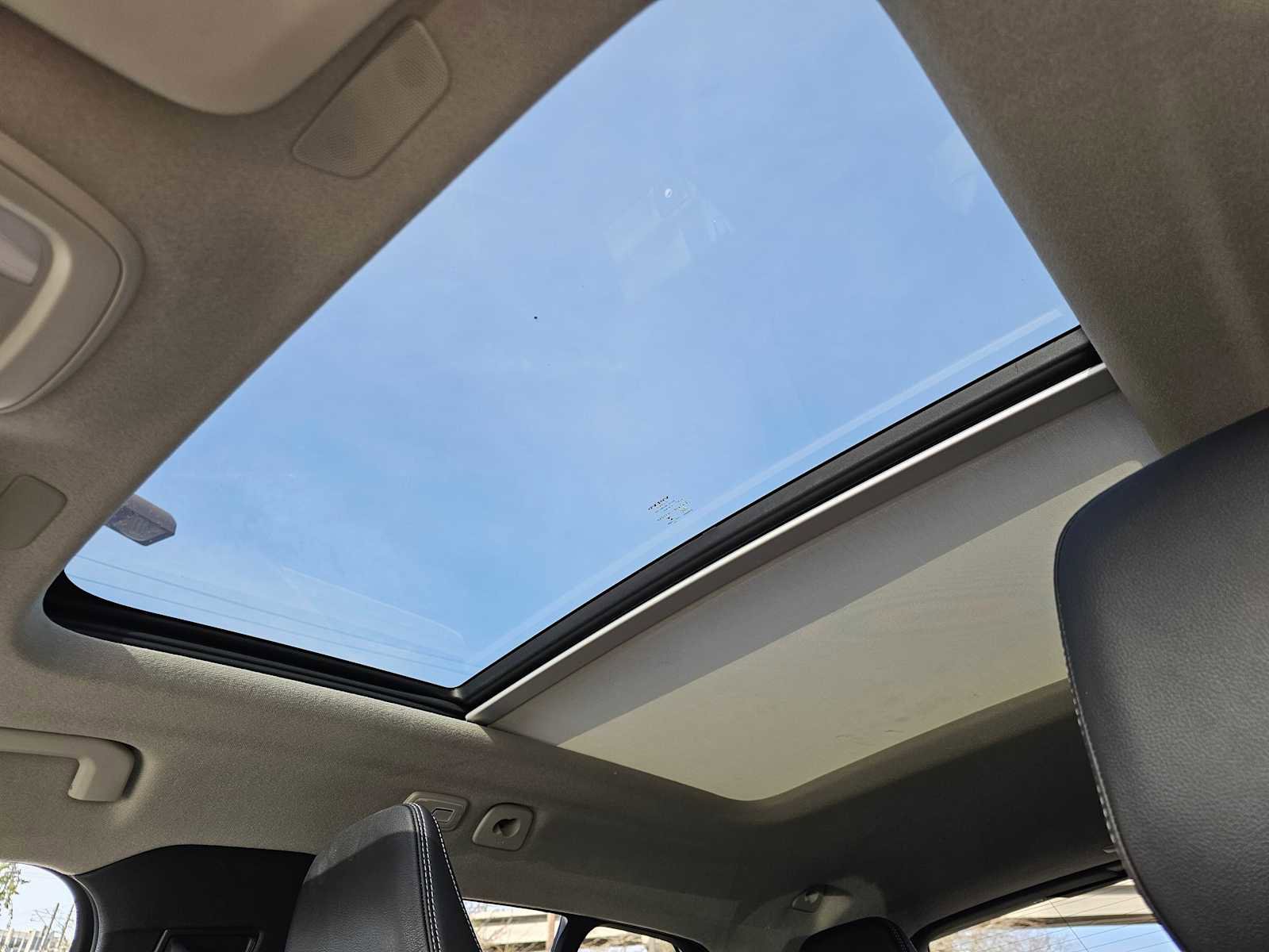 Used 2023 Volvo XC40 B4 Plus w/ Protection Package Premier image 26