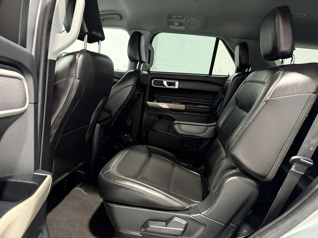 Used 2022 Ford Explorer XLT w/ Equipment Group 202A RWD image 11