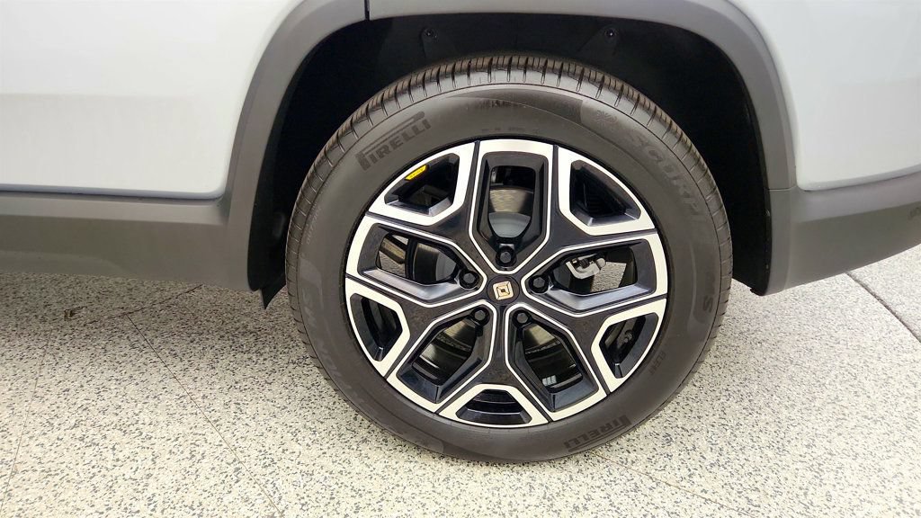 Used 2025 Rivian R1S Adventure Dual AWD/4WD image 9