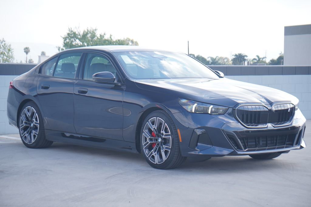 New 2026 BMW i5 eDrive40 w/ M Sport Package RWD image 3