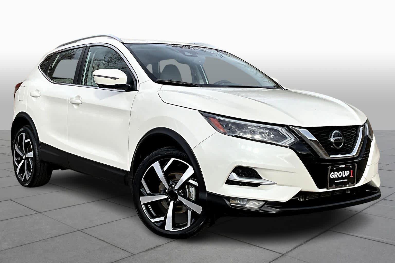 Used 2022 Nissan Rogue Sport SL w/ Premium Package image 3
