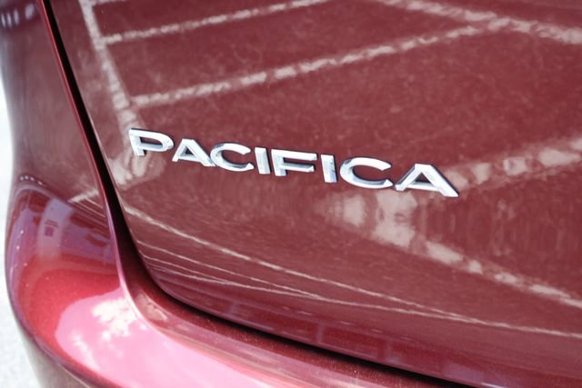 Used 2017 Chrysler Pacifica Limited image 7