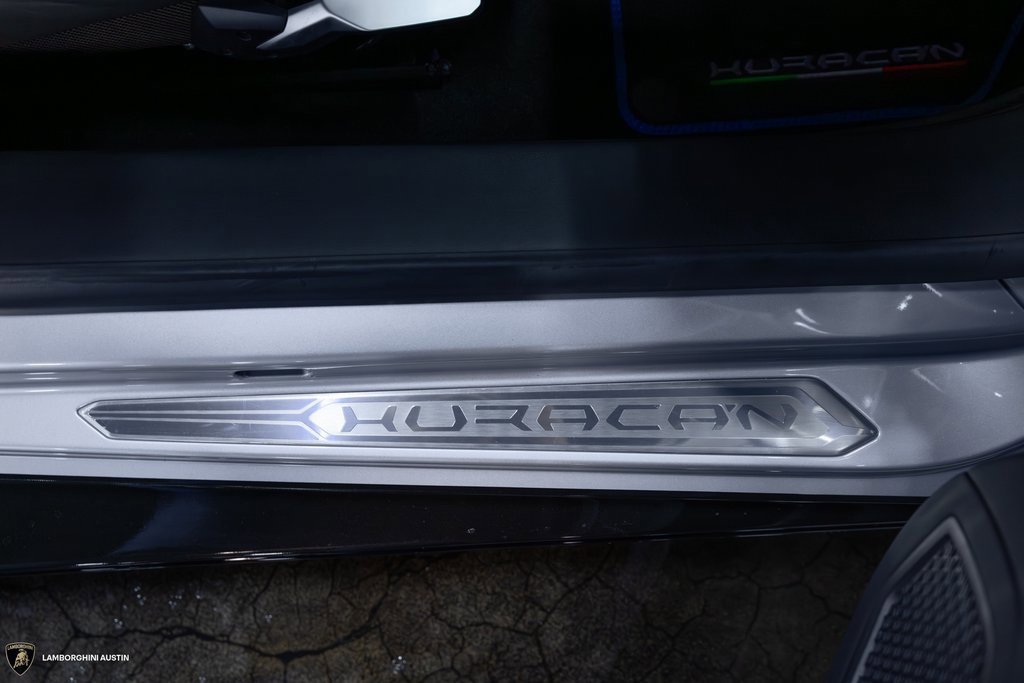 Used 2021 Lamborghini Huracan EVO image 39