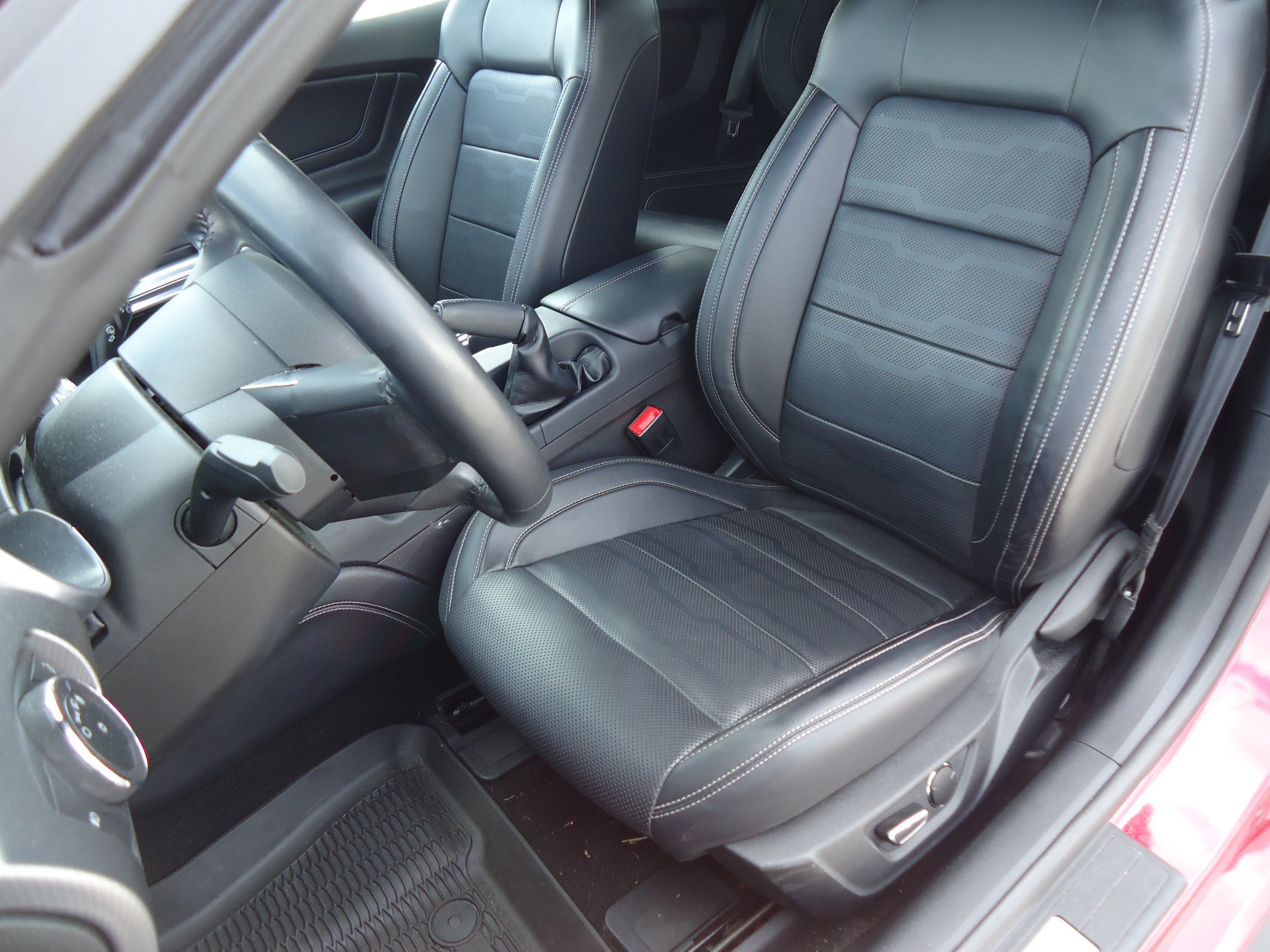 Used 2019 Ford Mustang Premium w/ Equipment Group 201A RWD image 17