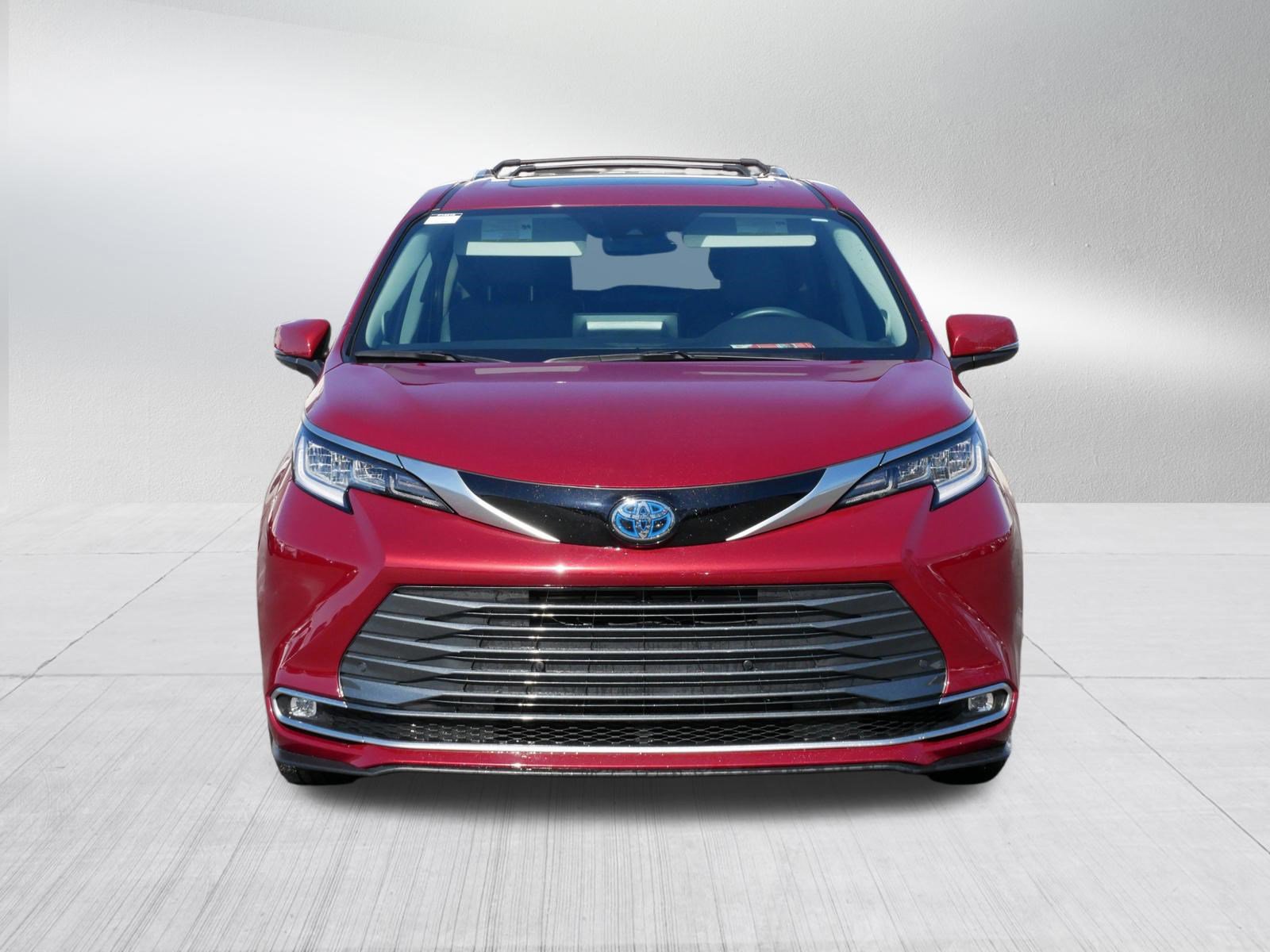 Certified 2023 Toyota Sienna Limited FWD image 2