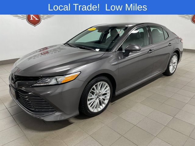 Used 2020 Toyota Camry XLE FWD image 3