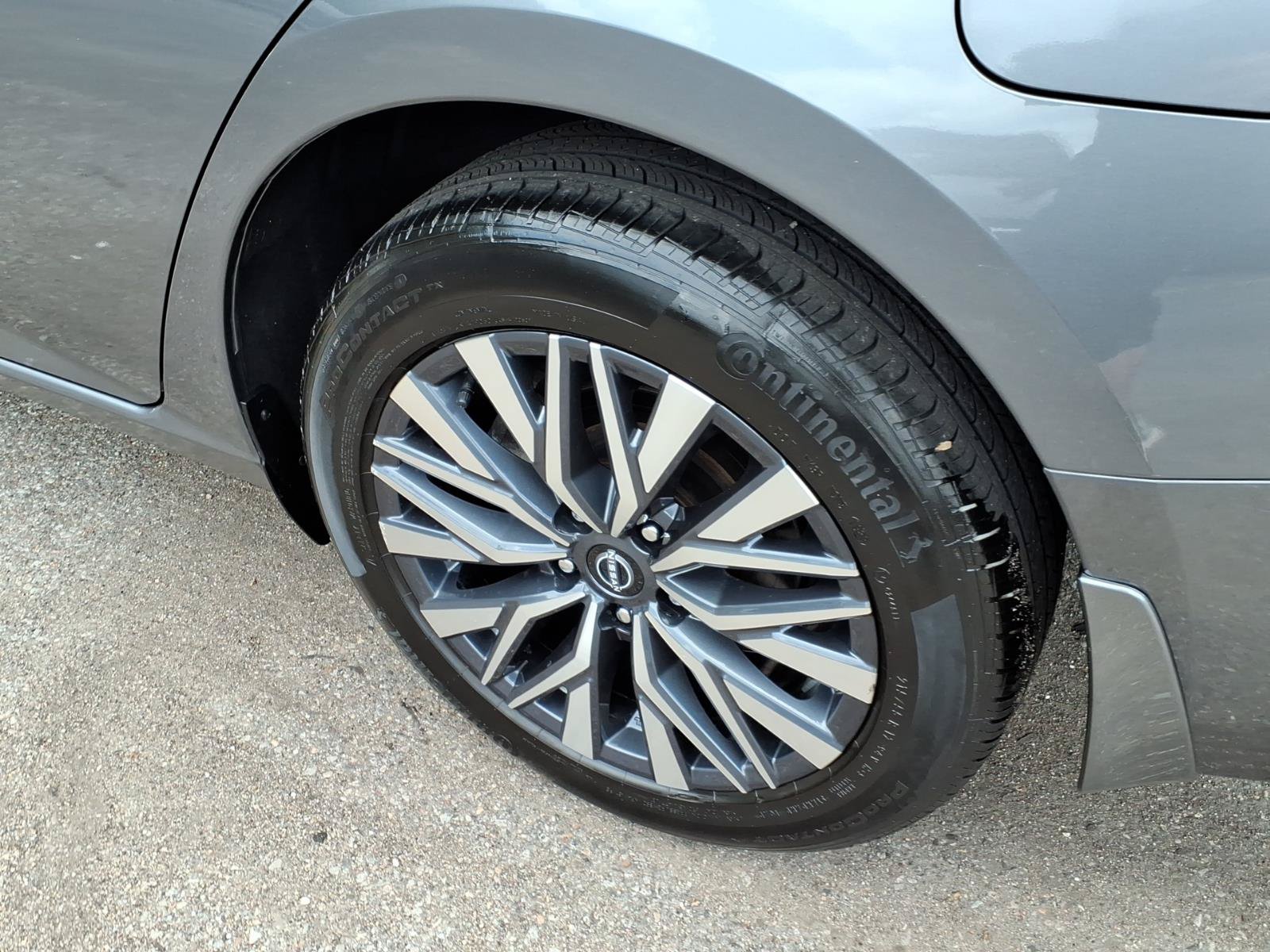 Used 2023 Nissan Altima 2.5 SV AWD/4WD image 11