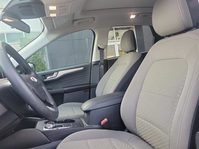 Used 2021 Ford Escape SE w/ SE Sport Appearance Package image 40